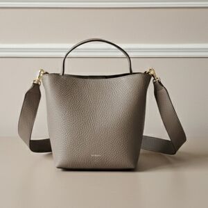 Cuyana Linea Bucket Bag in Clay